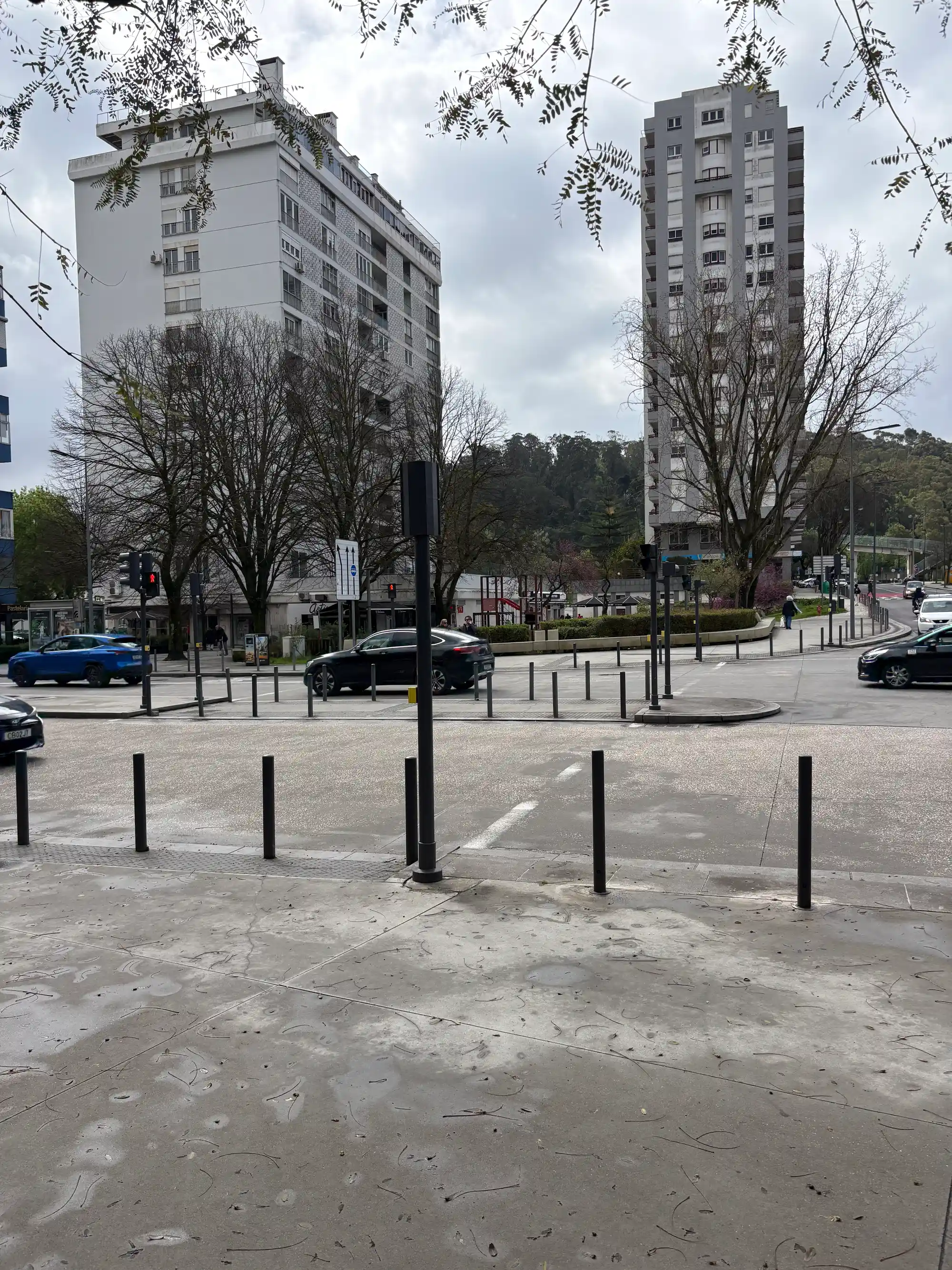 São Domingos de Benfica, Lisbon residential area with apartment buildings, street intersection, and urban traffic.